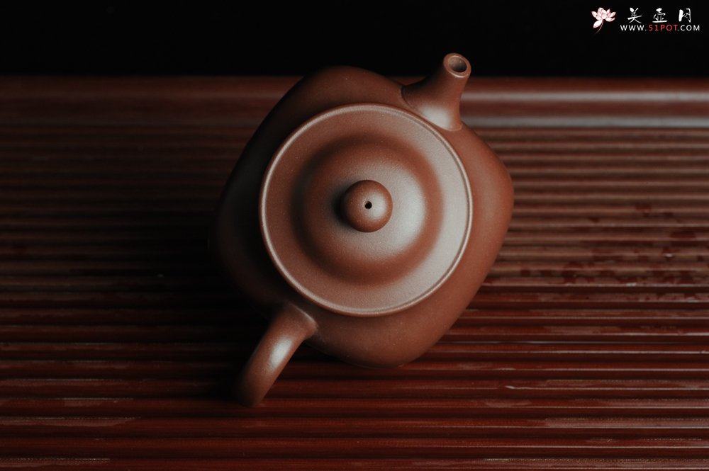 紫砂壶图片：美壶特惠 精工四方莲台 茶人醉爱 仅此一只 - 美壶网