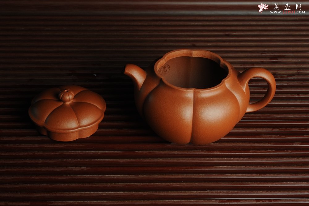 紫砂壶图片：美壶特惠 优质朱泥筋囊器漠上花开 做工精致 仅此一只 - 美壶网