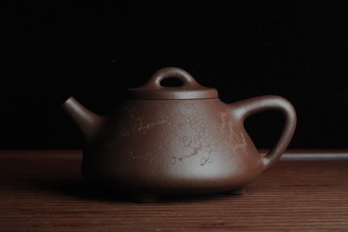 陈敏紫砂壶 优质紫泥 全手工摹古子冶石瓢 骨肉匀挺 清茗堂助工文气装饰通转梅花 暗香袭来 原矿紫泥