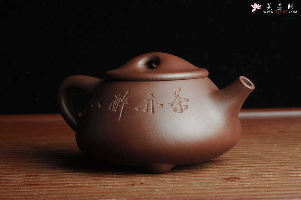 紫砂壶图片：贺岁新品 优质紫茄泥全手工高士煮茶图 茶亦醉人 文气满瓢 - 美壶网