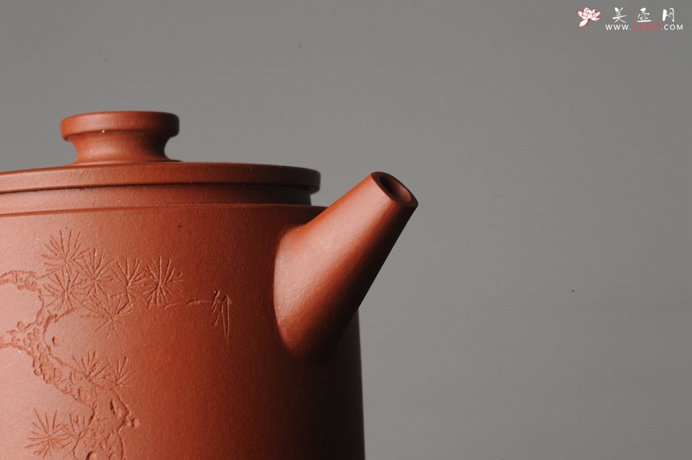 紫砂壶图片：美壶特惠 优质老清水泥文人小壶圆础 助工俞霞即兴装饰 月斜诗梦瘦 风散墨花香 - 美壶网