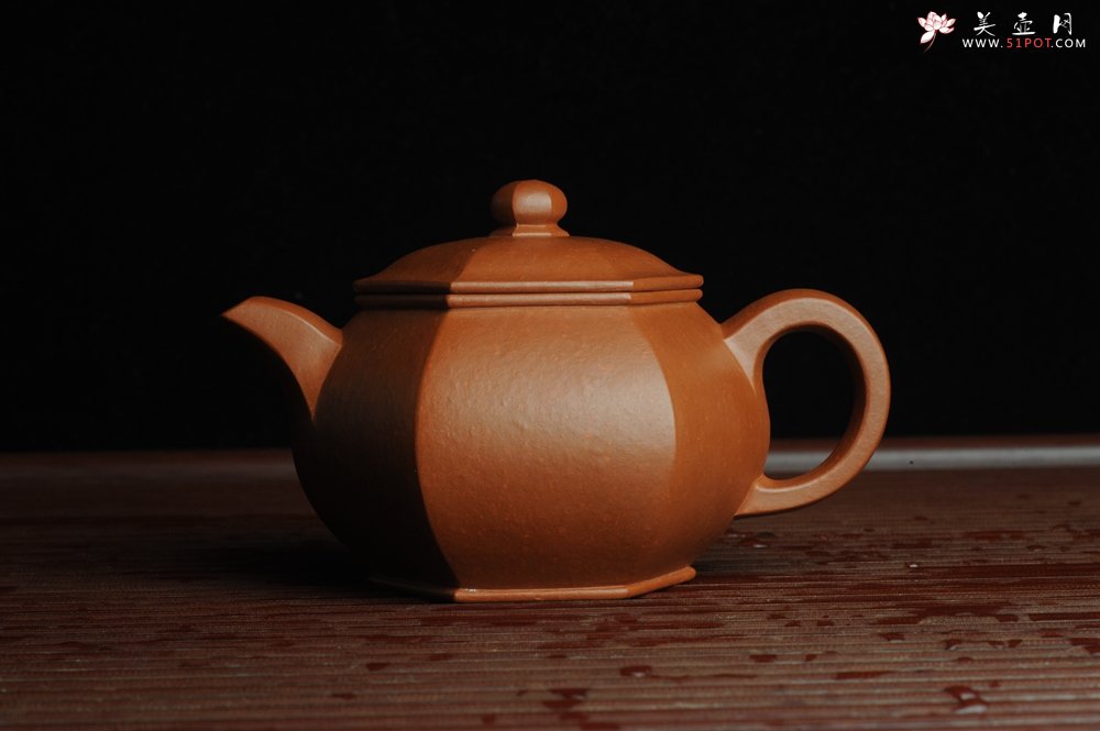 紫砂壶图片：张海莊突破之作 全手工六方宫灯 粗砂朱泥收缩大 成型难 朱砂金砂隐现 - 美壶网