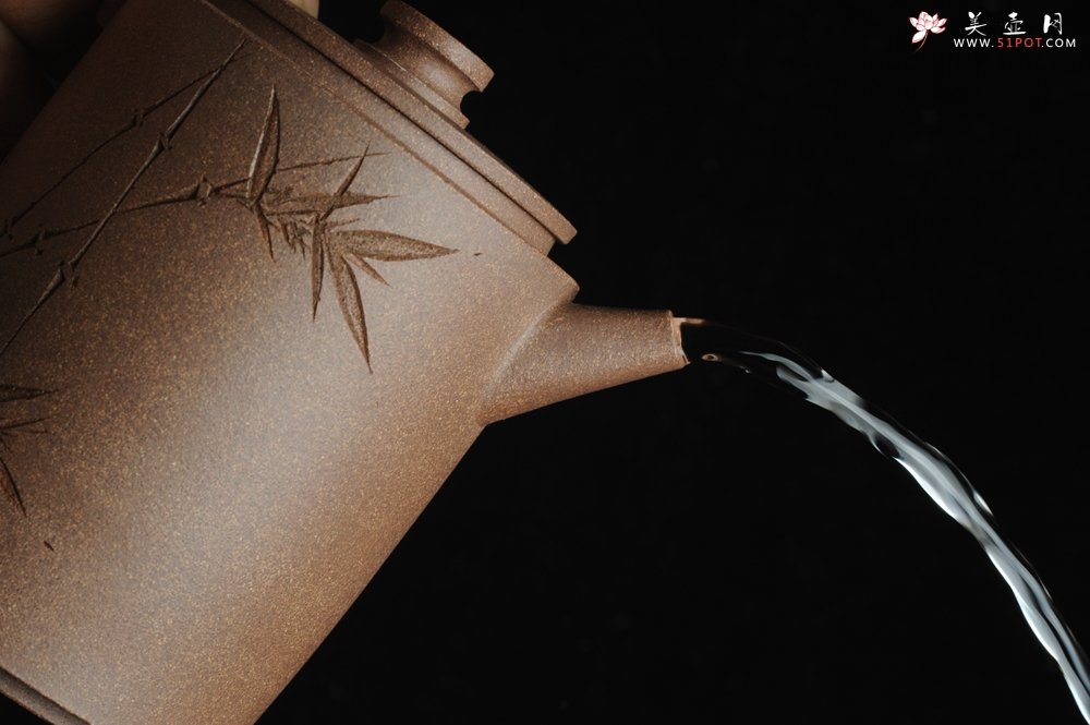 紫砂壶图片：美壶特惠 优质老段泥文人小壶圆础 助工俞霞即兴装饰 君似竹贤圣人心 - 美壶网