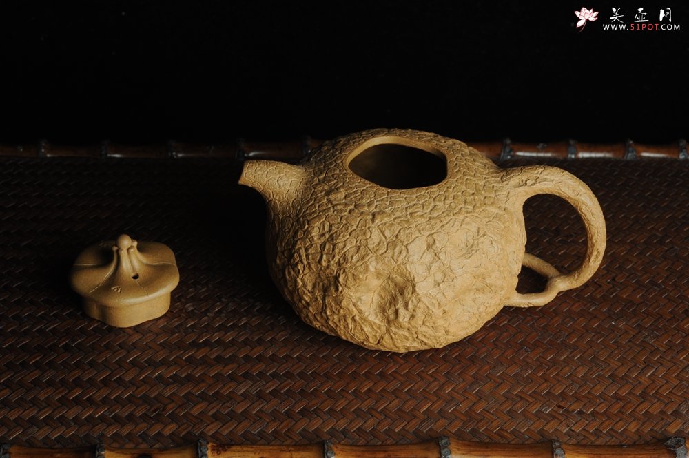 紫砂壶图片：美壶特惠 优质黄金段全手工龚春 供春 异型盖 难度大 肌理丰富 - 美壶网
