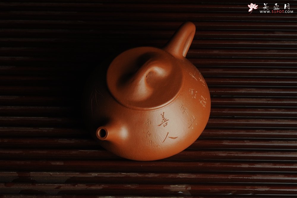 紫砂壶图片：优质朱泥全手工刻竹石瓢 天道无亲常与善人 - 美壶网