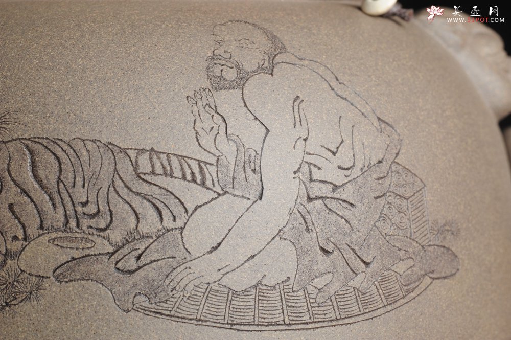 紫砂壶图片：老青段精品瑞兽双耳罐 茶仓 水洗 烟灰缸 多用 子陶刻达摩伏虎图 不输名、家 - 美壶网