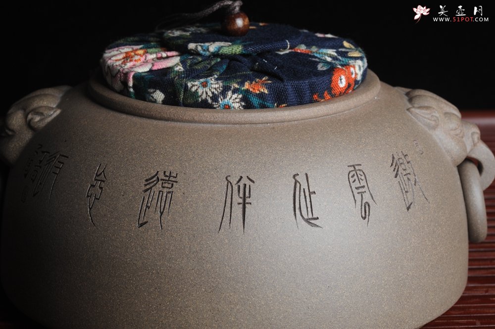 紫砂壶图片：老青段精品瑞兽双耳罐 茶仓 水洗 烟灰缸 多用 子陶刻达摩伏虎图 不输名、家 - 美壶网