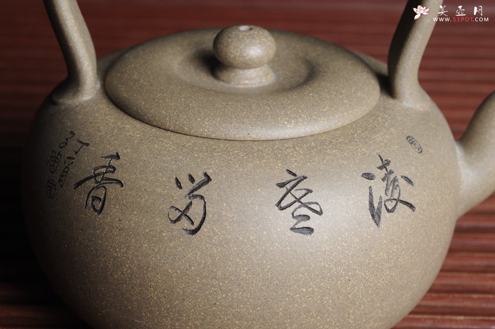紫砂壶图片：美壶特惠 老青段 精工慧泉提梁 子陶刻铁骨寒梅鸟 - 美壶网