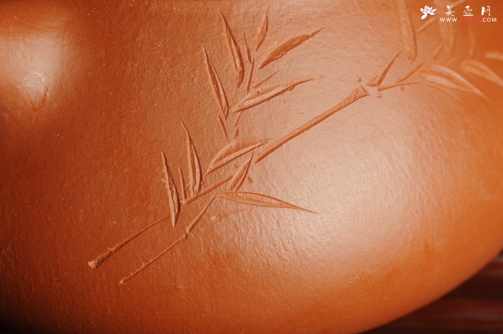 紫砂壶图片：优质朱泥全手工刻竹石瓢 天道无亲常与善人 - 美壶网