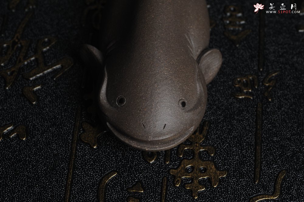 紫砂壶图片：美宠特惠 年年有余鱼  神态细腻 做工灰常精致 手工茶宠 - 美壶网