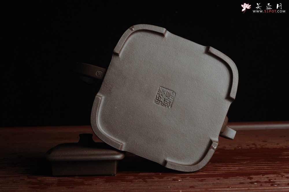 紫砂壶图片：美壶特惠 高手刻竹 全手工四方福明壶 泥料超好 - 美壶网