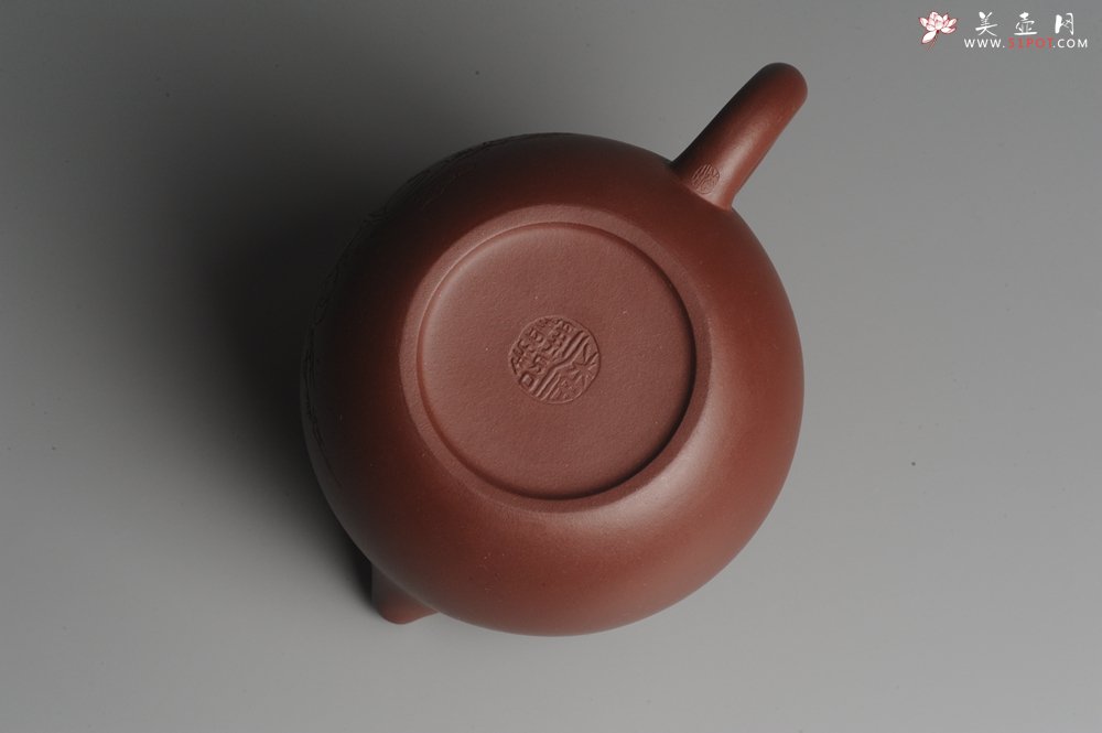 紫砂壶图片：美壶福利特惠 精工西施 抚琴图 琴韵泉声 饱满圆润 - 美壶网