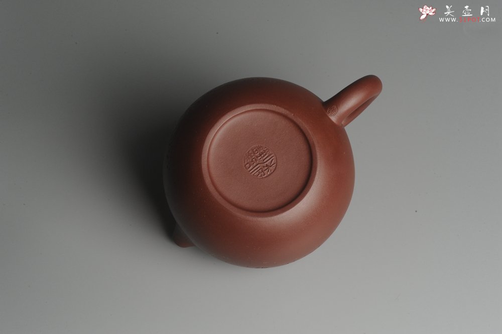 紫砂壶图片：美壶福利特惠 精工西施 饱满圆润 子木装饰抚琴图 - 美壶网