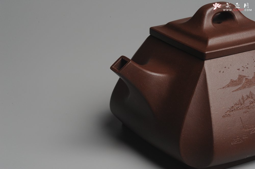 紫砂壶图片：美壶特惠 用心之作 进步之作 细节到位 做工精良 方健老师精心装饰山水抽角石瓢 只为看得见的朋友精工 - 美壶网