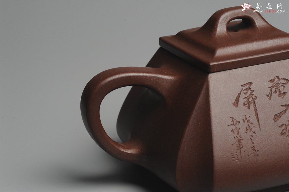 紫砂壶图片：美壶特惠 用心之作 进步之作 细节到位 做工精良 方健老师精心装饰山水抽角石瓢 只为看得见的朋友精工 - 美壶网