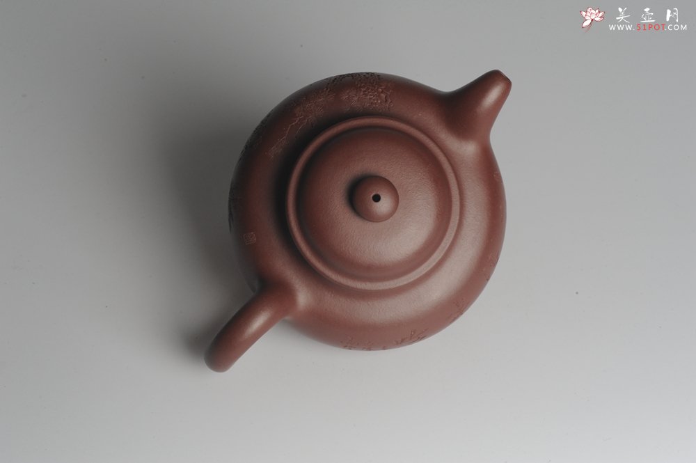 紫砂壶图片：强强联合 实力派杨老师全手工大亨莲子 方健老师即兴装饰 一甄清气半静吟 古韵悠悠 气势非凡 深得老味 - 美壶网