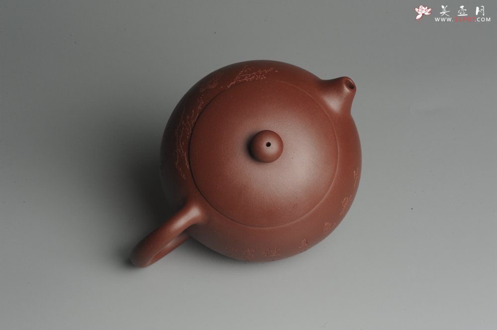 紫砂壶图片：美壶福利特惠 精工西施 饱满圆润 子木装饰抚琴图 - 美壶网