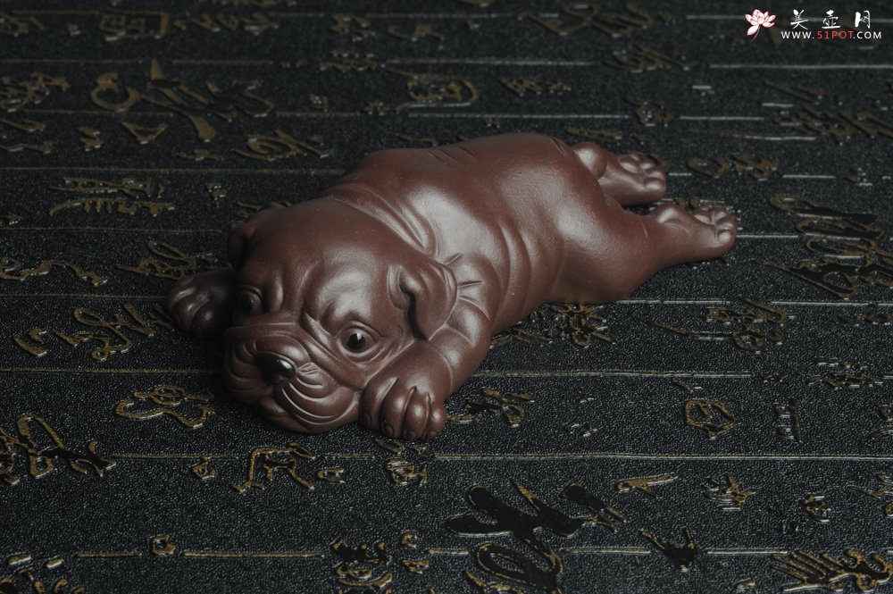 紫砂壶图片：美宠特惠 油润老紫泥沙皮狗茶宠  做工超精致长13cm宽4到6.5cm高4cm - 美壶网