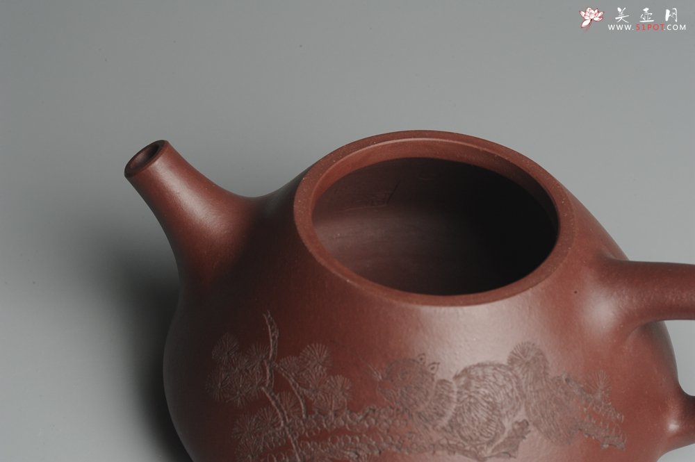 紫砂壶图片：油润底曹青 全手工精品子冶石瓢 骨肉匀挺 子陶精刻松鼠 - 美壶网