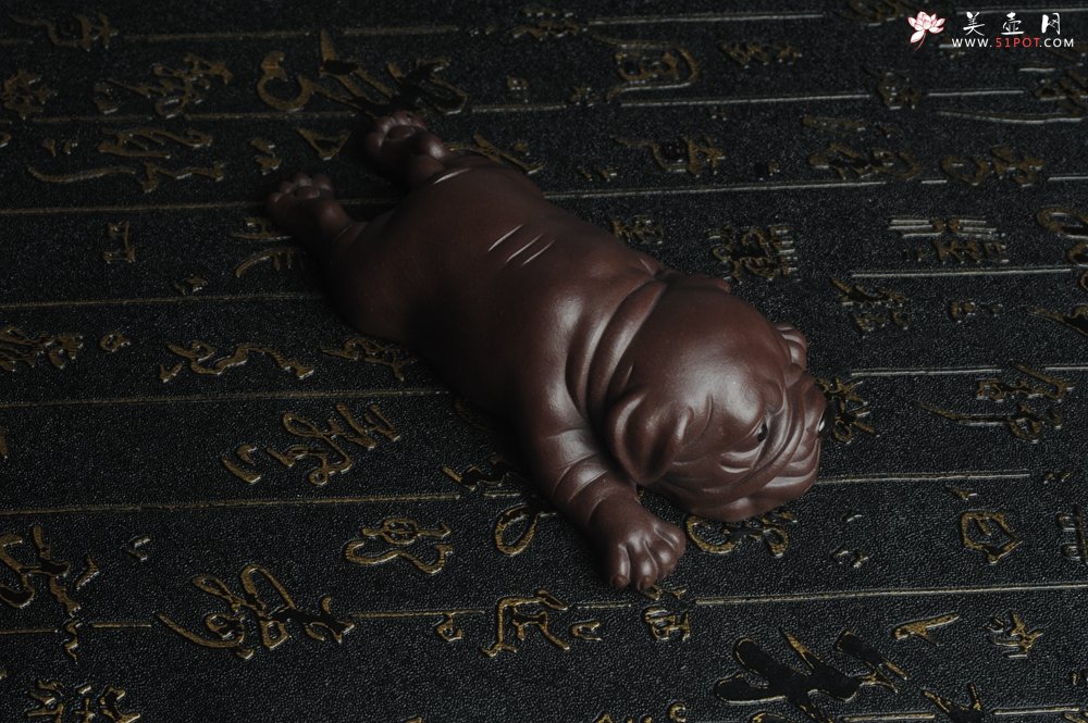 紫砂壶图片：美宠特惠 油润老紫泥沙皮狗茶宠  做工超精致长13cm宽4到6.5cm高4cm - 美壶网