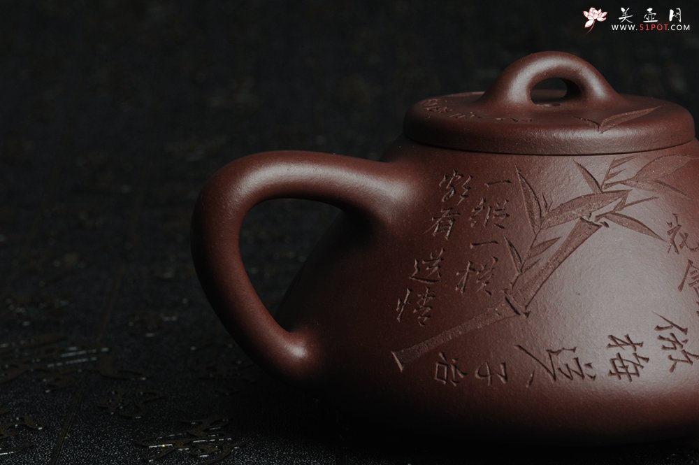 紫砂壶图片：油润底曹青 全手工精品摹古老子冶石瓢 骨肉匀挺 清茗堂助工文气装饰板桥竹 文人风骨尽显 - 美壶网