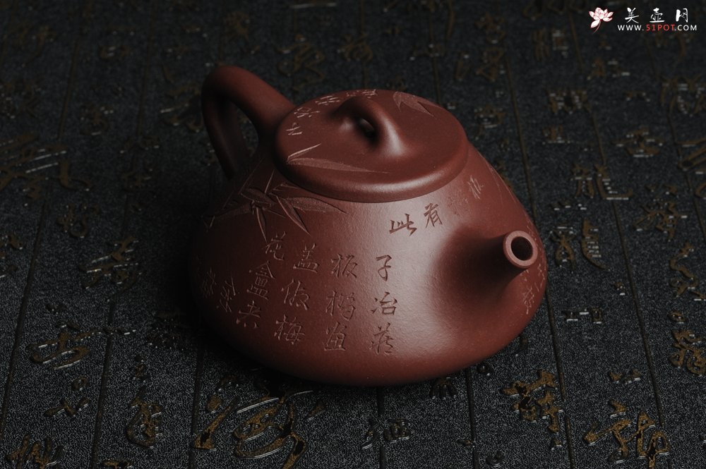 紫砂壶图片：油润底曹青 全手工精品摹古老子冶石瓢 骨肉匀挺 清茗堂助工文气装饰板桥竹 文人风骨尽显 - 美壶网