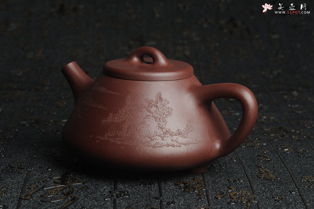 紫砂壶图片：油润底曹青 全手工精品老子冶石瓢 骨肉匀挺 清茗堂助工文气装饰山水 - 美壶网