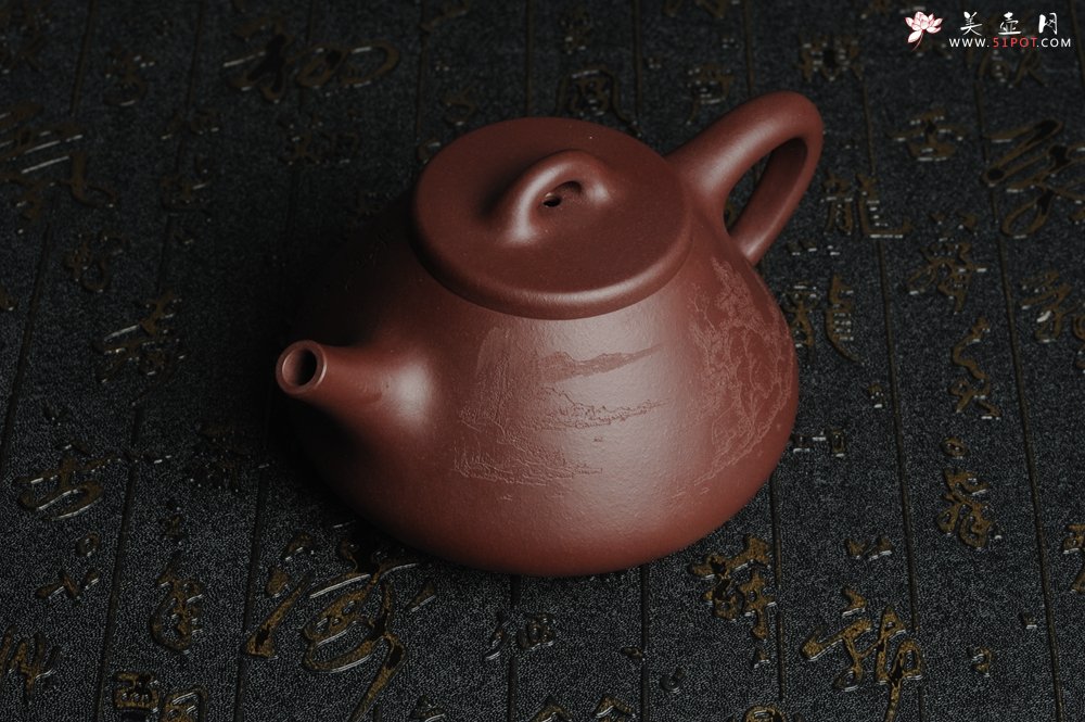紫砂壶图片：油润底曹青 全手工精品老子冶石瓢 骨肉匀挺 清茗堂助工文气装饰山水 - 美壶网