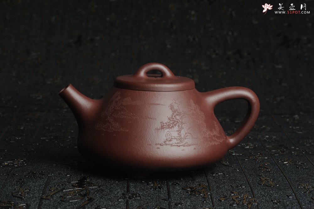 紫砂壶图片：油润底曹青 全手工精品老子冶石瓢 骨肉匀挺 清茗堂助工文气装饰山水 - 美壶网