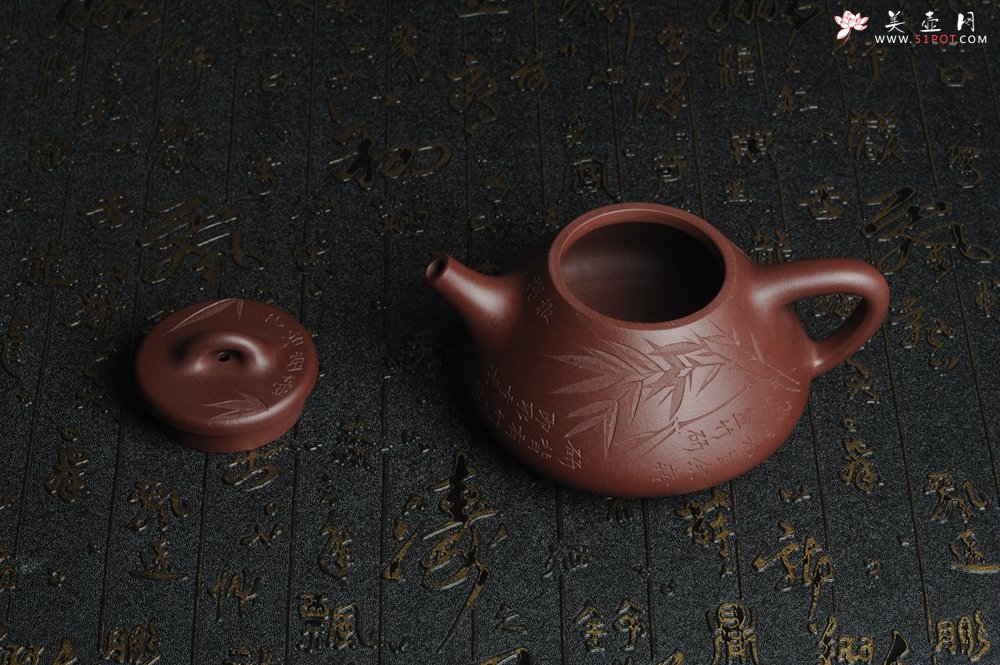 紫砂壶图片：油润底曹青 全手工精品摹古老子冶石瓢 骨肉匀挺 清茗堂助工文气装饰板桥竹 文人风骨尽显 - 美壶网