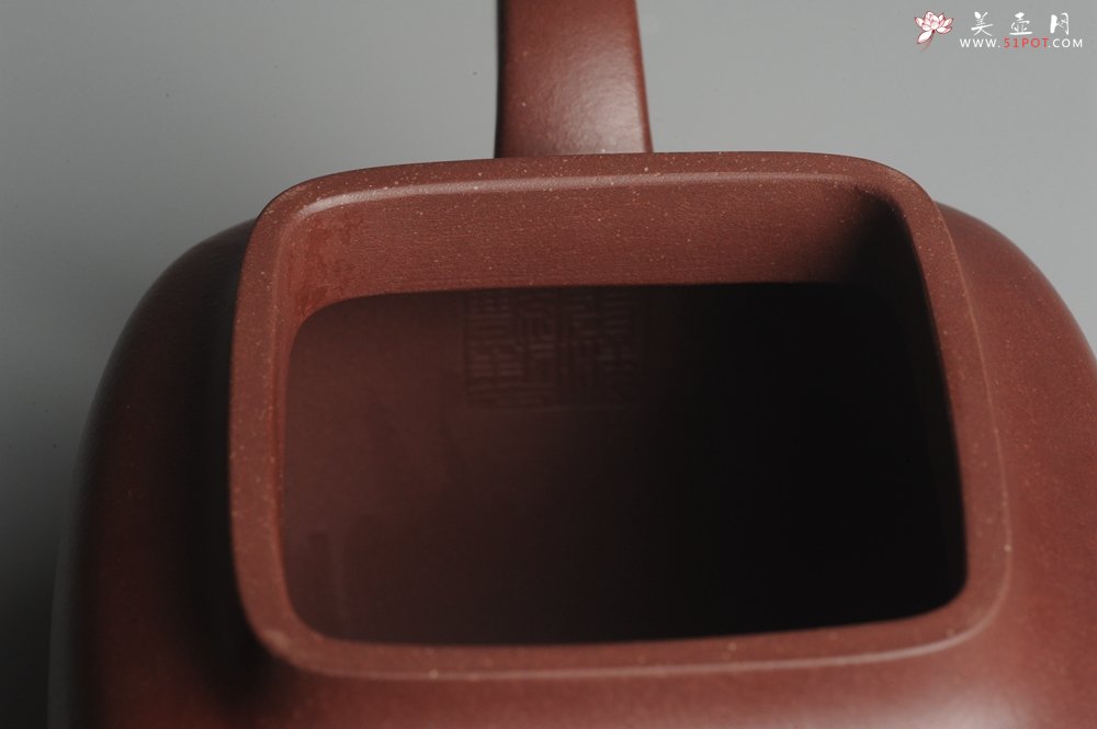 紫砂壶图片：实力派张海艳全手工重器鸣远四方 方健老师双刀装饰 浑厚大气 - 美壶网