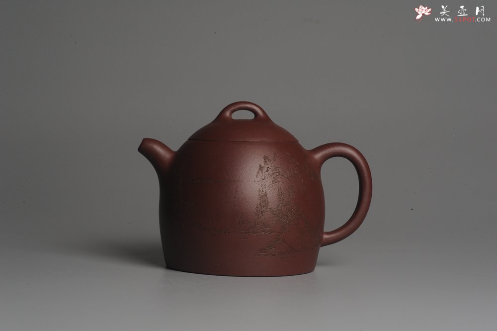 紫砂壶图片：油润紫泥 全手工秦权壶 清茗堂助工文气装山水 - 美壶网