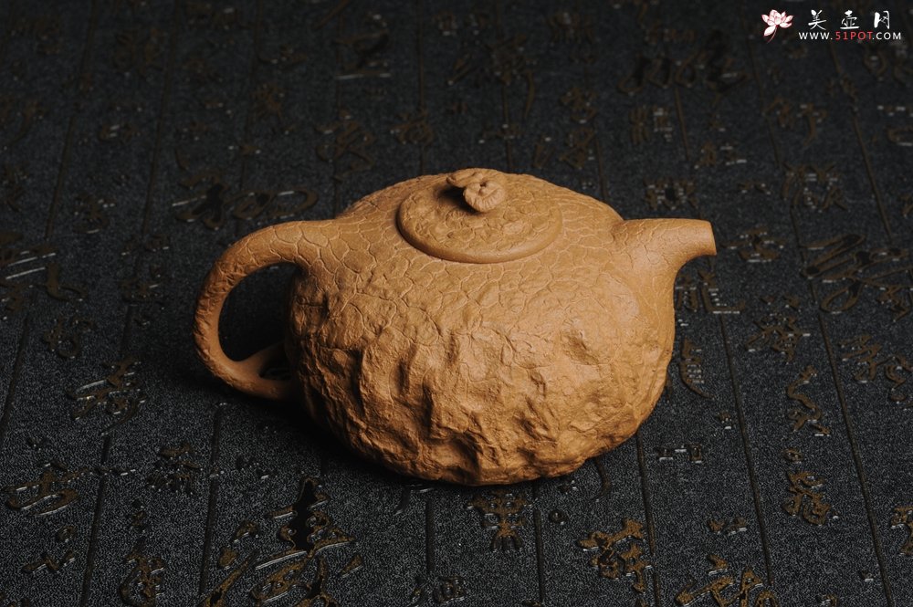 紫砂壶图片：美壶特惠 进步明显全手工黄金段泥灵芝供春壶 龚春 肌理丰富 - 美壶网