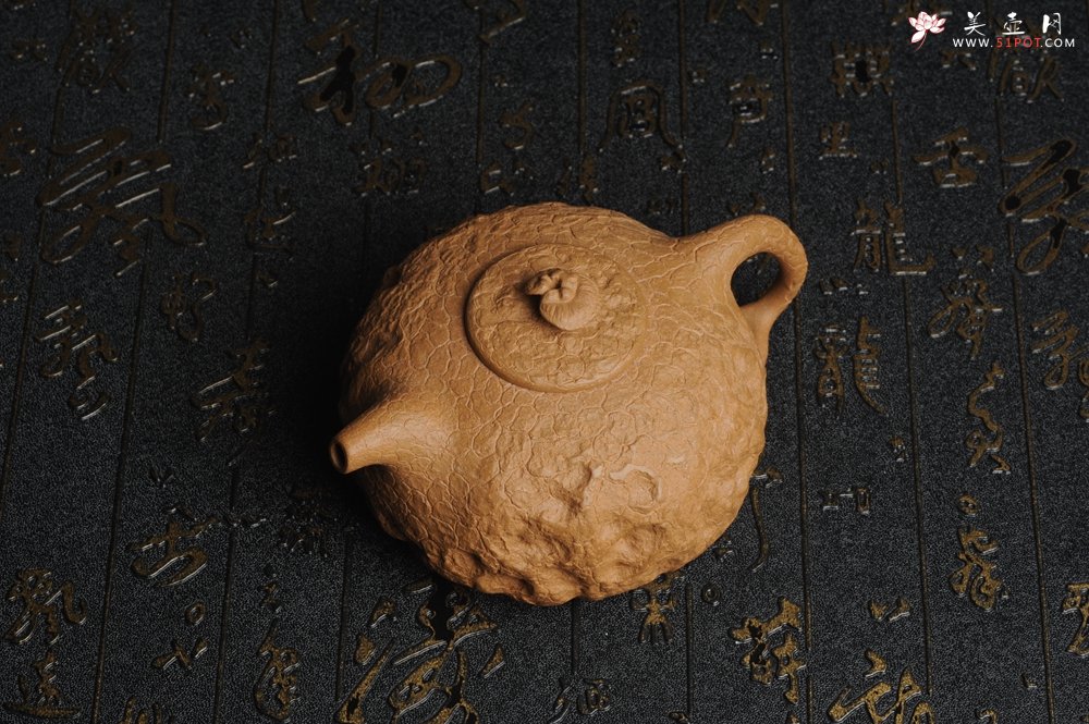 紫砂壶图片：美壶特惠 进步明显全手工黄金段泥灵芝供春壶 龚春 肌理丰富 - 美壶网