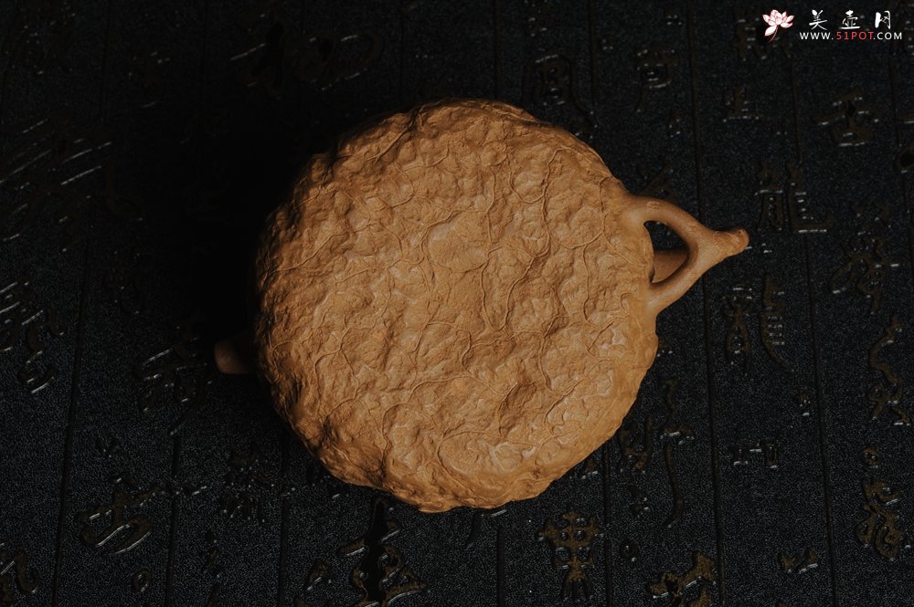 紫砂壶图片：美壶特惠 进步明显全手工黄金段泥灵芝供春壶 龚春 肌理丰富 - 美壶网