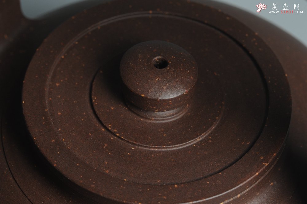 紫砂壶图片：进步明显 扛鼎之作 全美品 难度大刹凹单片折肩拍打成型全手工提壁壶 且玩且珍惜 - 美壶网