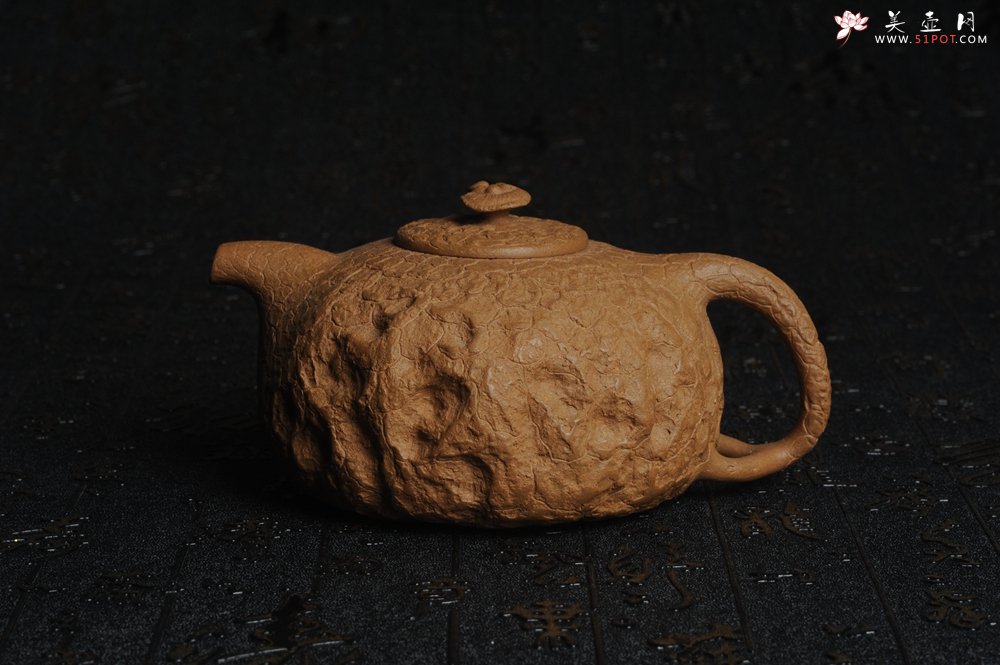 紫砂壶图片：美壶特惠 进步明显全手工黄金段泥灵芝供春壶 龚春 肌理丰富 - 美壶网