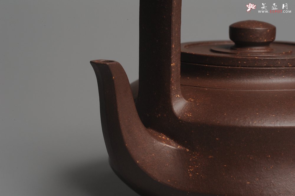 紫砂壶图片：进步明显 扛鼎之作 全美品 难度大刹凹单片折肩拍打成型全手工提壁壶 且玩且珍惜 - 美壶网