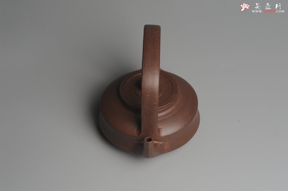 紫砂壶图片：进步明显 扛鼎之作 全美品 难度大刹凹单片折肩拍打成型全手工提壁壶 且玩且珍惜 - 美壶网