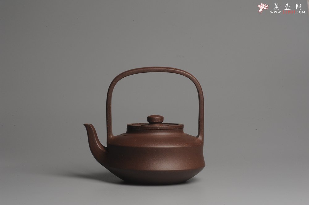 紫砂壶图片：进步明显 扛鼎之作 全美品 难度大刹凹单片折肩拍打成型全手工提壁壶 且玩且珍惜 - 美壶网