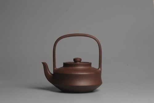 王健紫砂壶 进步明显 扛鼎之作 全美品 难度大刹凹单片折肩拍打成型全手工提壁壶 且玩且珍惜 原矿紫泥