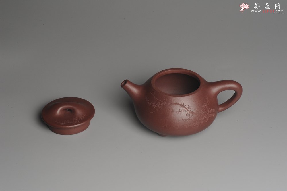 紫砂壶图片：美壶特惠 精致做工经典平盖小石瓢 精刻梅花 暗香浮动 灰常雅致 - 美壶网