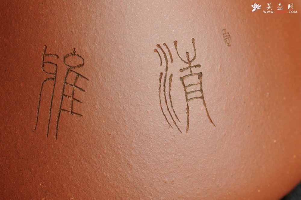 紫砂壶图片：油润底曹青 全手工精品子冶石瓢 骨肉匀挺 清茗堂助工文气装饰菖蒲清供图 文人风骨尽显 - 美壶网