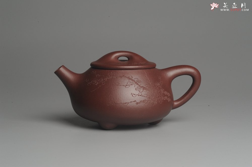 紫砂壶图片：美壶特惠 精致做工经典平盖小石瓢 精刻梅花 暗香浮动 灰常雅致 - 美壶网