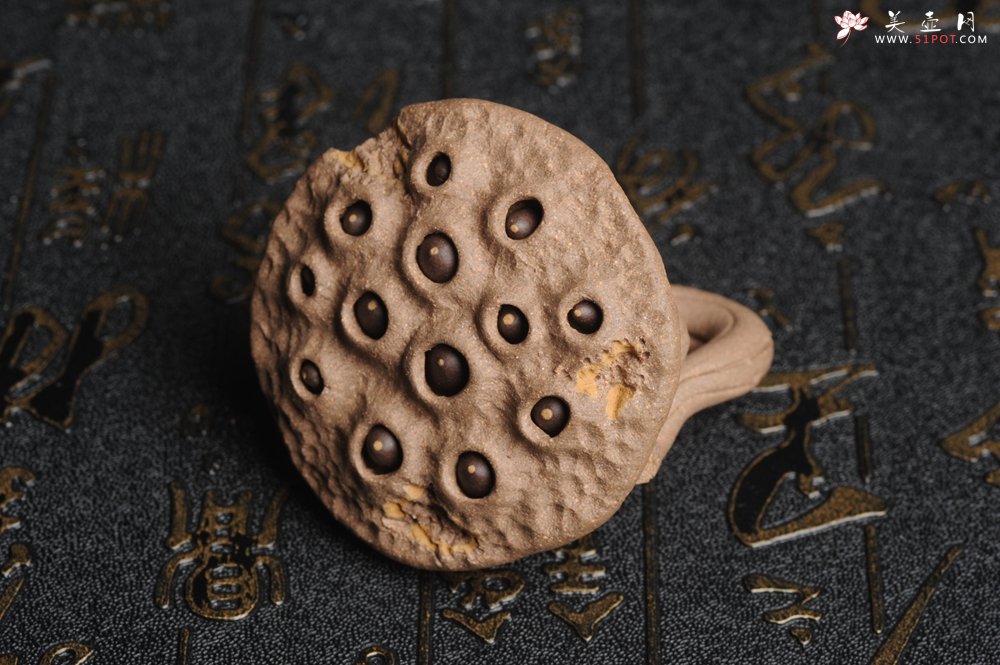 紫砂壶图片：美宠特惠 回馈壶友 精致性价比老段泥莲蓬茶宠直径5.5cm长度5.5cm左右 - 美壶网