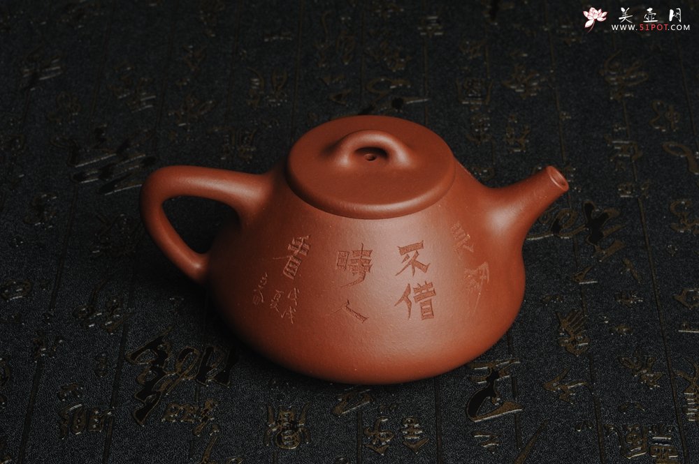 紫砂壶图片：油润底曹青 全手工精品子冶石瓢 骨肉匀挺 文气装饰兰草图 长剑不借时人看 - 美壶网