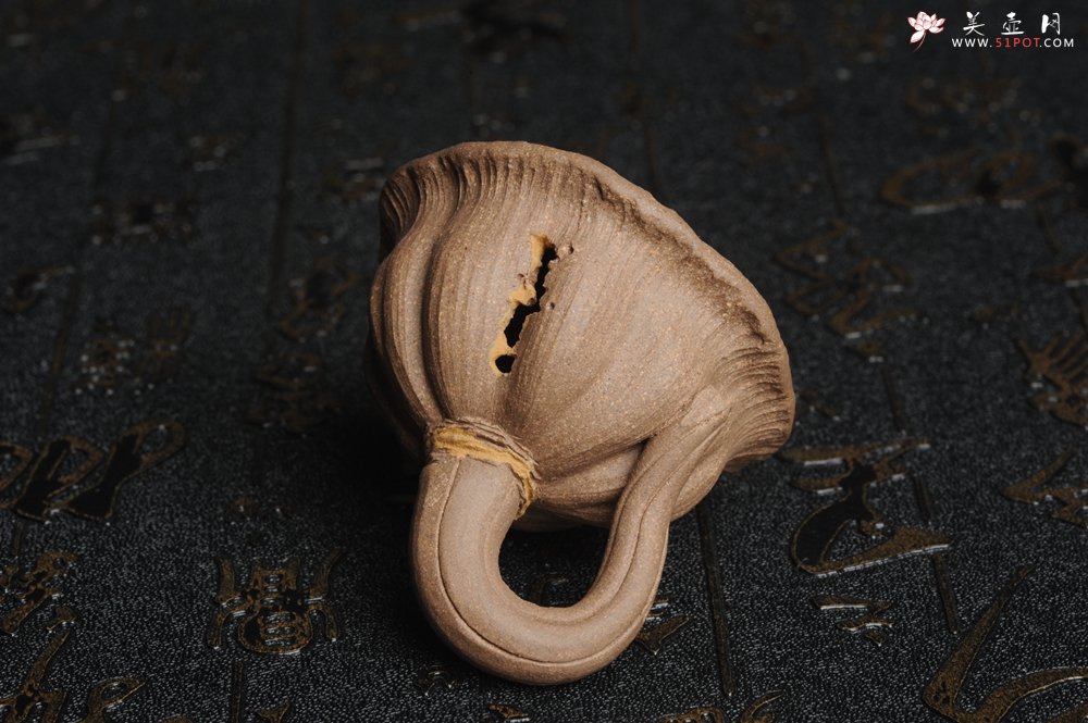 紫砂壶图片：美宠特惠 回馈壶友 精致性价比老段泥莲蓬茶宠直径5.5cm长度5.5cm左右 - 美壶网