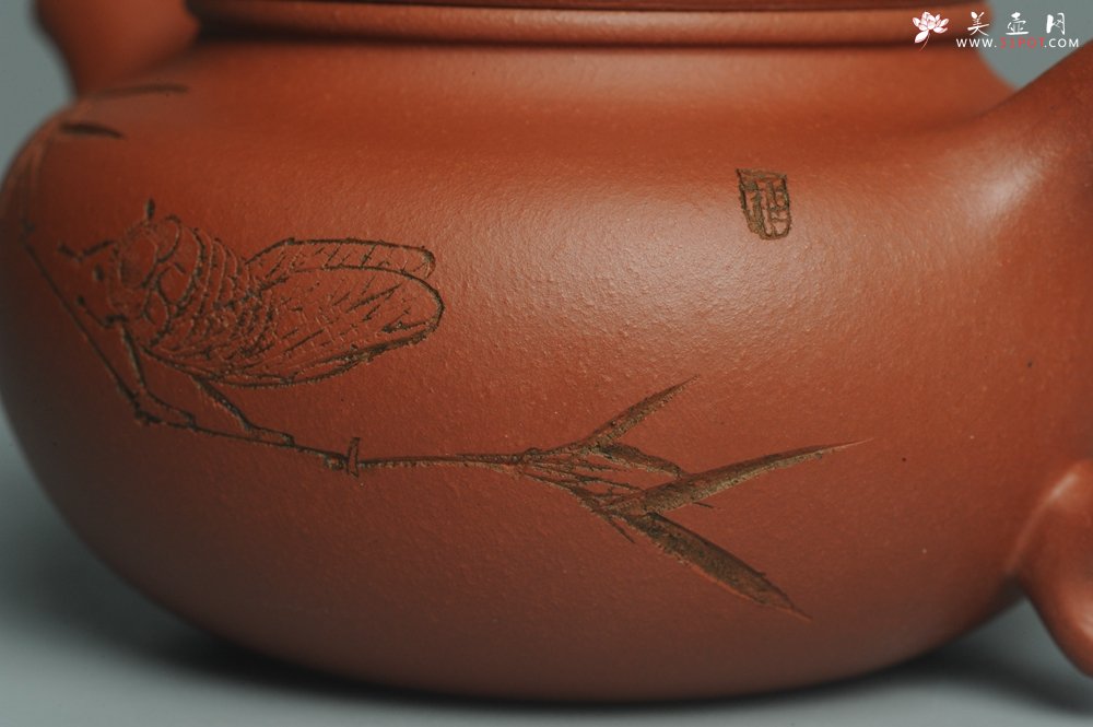 紫砂壶图片：美壶特惠 精致小仿古 子陶刻竹子和知了 寓意知足常乐 茶人醉爱 养后温润如玉 - 美壶网