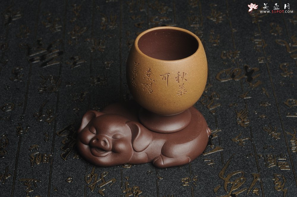 紫砂壶图片：美宠特惠 精工老紫泥小壶托 杯托 盖托 镇纸 茶宠 长11cm宽8cm高2到3cm - 美壶网