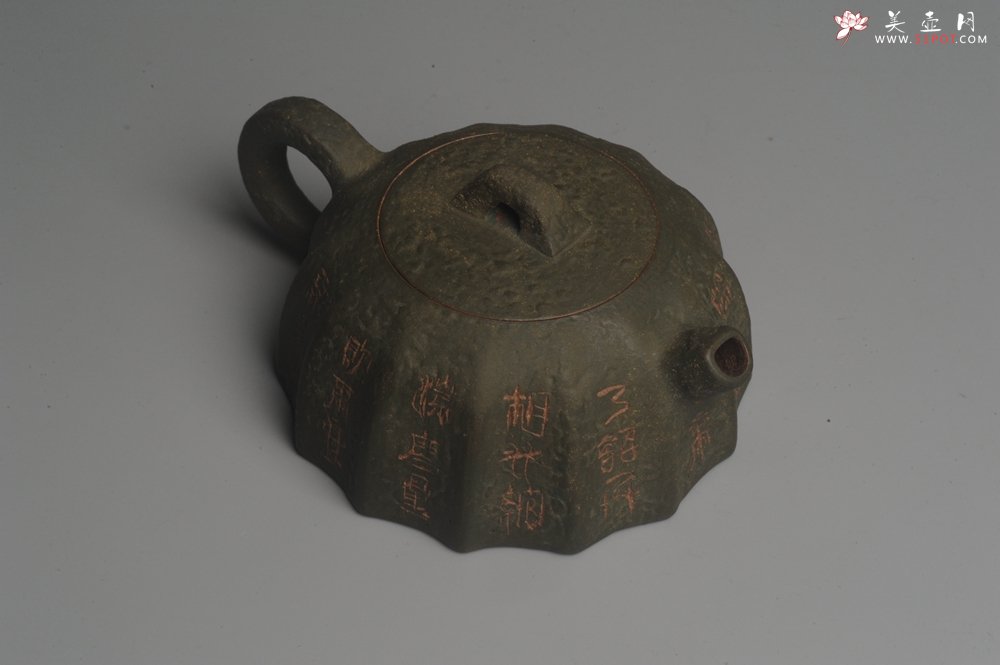 紫砂壶图片：美壶特惠 学苑派 仿龙文风格 青铜器质感 薄胎矮秦权 - 美壶网